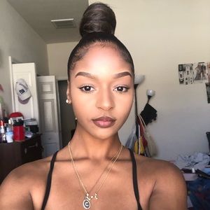 Meet your Posher, Charae